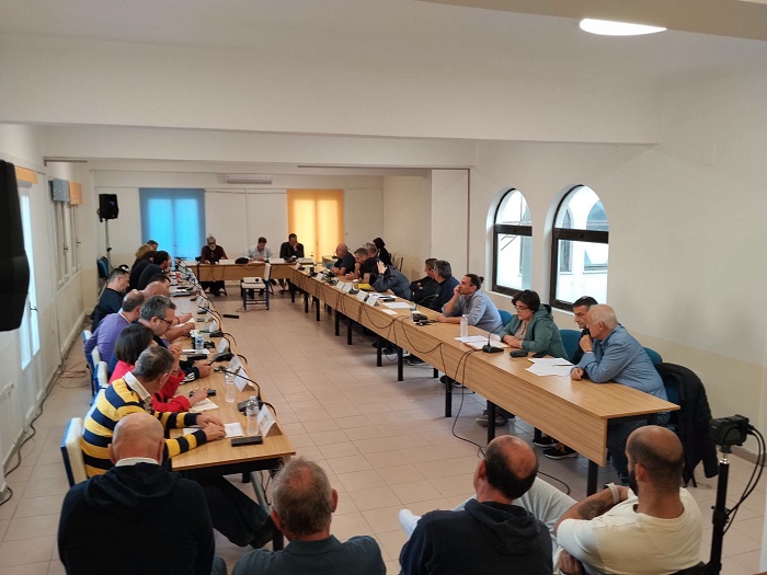 Δημοτικό Συμβούλιο Ανατολικής Σάμου – Εγκρίθηκε κατά πλειοψηφία η αύξηση του τέλους παρεπιδημούντων από 0,50% σε 0,75% για το 2027.
