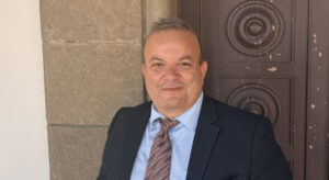 vasilis-katavenakis-2048x1118-1-300x164