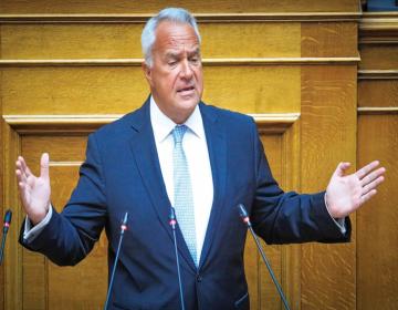 Ο Βορίδης έχει δύο επιλογές: ή καταμηνύει τον «συκοφάντη» ή παραδίδει την έδρα