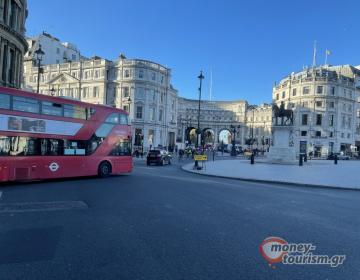 UK-MONEY-TOURISM