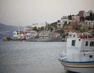 Πλοίο μέσα στο λιμάνι του Καστελλόριζου