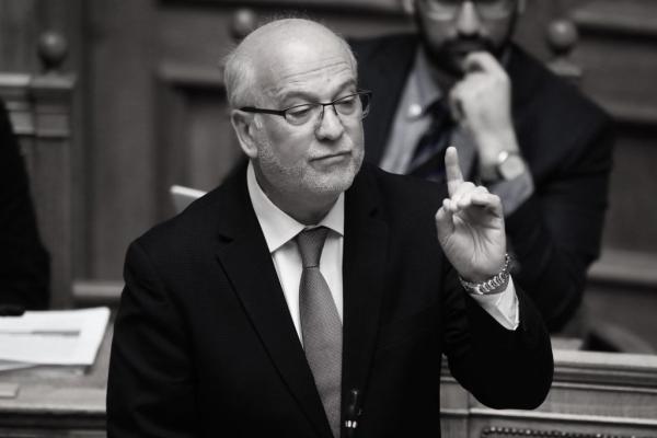  Δηλητήριο στον Πάνο Ρούτσι 