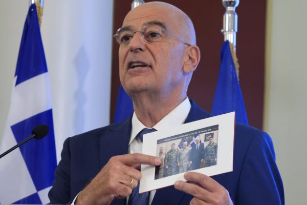 oi polites plironoyn metalia apo tin tsepi tous