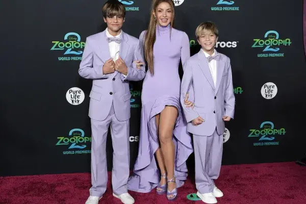 ΣΑΚΙΡΑ ΜΕ ΤΟΥΣ ΓΙΟΥΣ ΤΗΣ