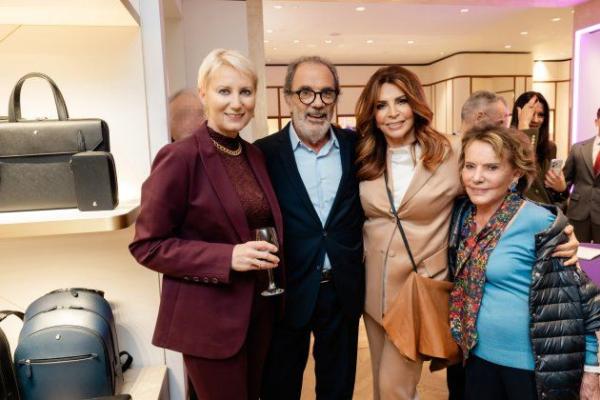 Natasa Pazaiti,Mimi Ntenisi