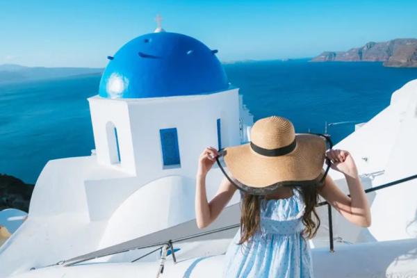 santorini-shutterstock-