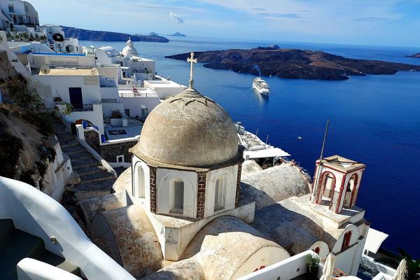 santorini-money-tourism