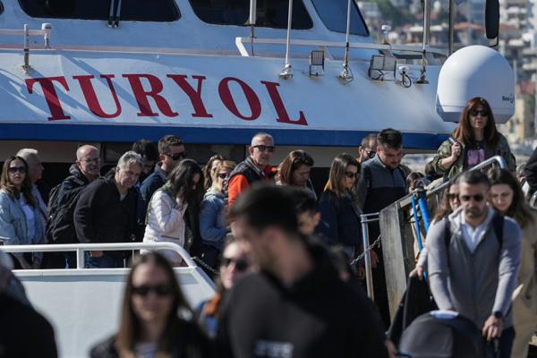 tourkoi-touristes-