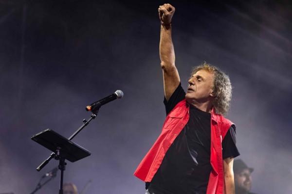 Βασίλης Παπακωνστανίνου