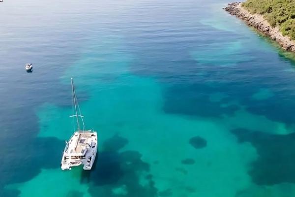 Ελληνικός τουρισμός και προκλήσεις βιώσιμης ανάπτυξης σε δημοφιλή νησιωτικό προορισμό.