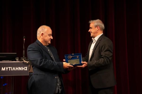 Ο Παύλος Τριανταφυλλίδης στην τελετή ανακήρυξής του σε Επίτιμο Δημότη Μυτιλήνης.